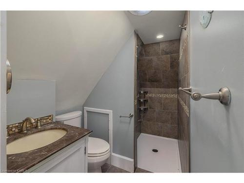 195 Market Street, Gananoque, ON - Indoor Photo Showing Bathroom