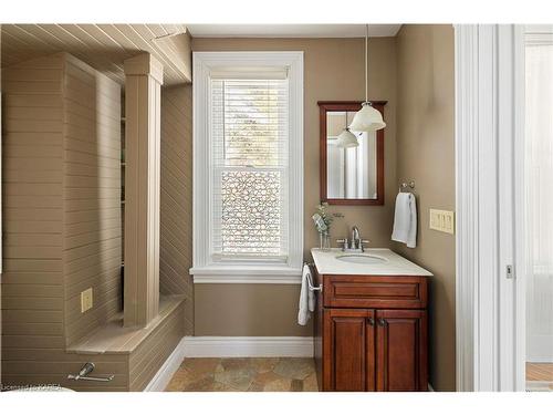 195 Market Street, Gananoque, ON - Indoor Photo Showing Bathroom