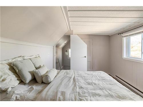 195 Market Street, Gananoque, ON - Indoor Photo Showing Bedroom