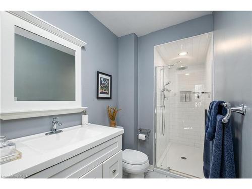 13 Windsor Street, Kingston, ON - Indoor Photo Showing Bathroom