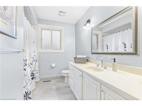 636 Rankin Crescent, Kingston, ON - Indoor Photo Showing Bathroom