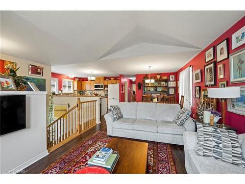 1471 Sierra Avenue, Kingston, ON - Indoor Photo Showing Living Room