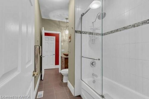 7955 Perth Road, South Frontenac, ON - Indoor Photo Showing Bathroom