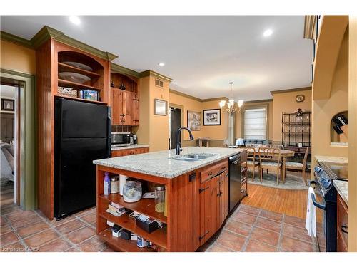 7387 County Rd 9, Napanee, ON - Indoor Photo Showing Kitchen With Double Sink