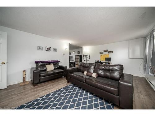 171 Park Street, Deseronto, ON - Indoor Photo Showing Living Room