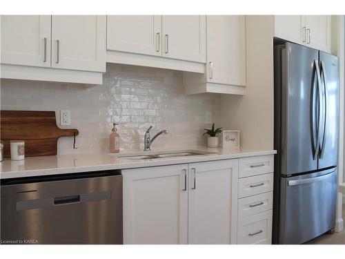 267 Pratt Drive, Amherstview, ON - Indoor Photo Showing Kitchen With Upgraded Kitchen