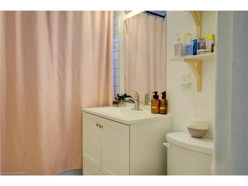 459 Mcewen Drive, Kingston, ON - Indoor Photo Showing Bathroom