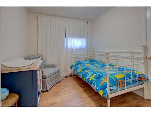 459 Mcewen Drive, Kingston, ON - Indoor Photo Showing Bedroom