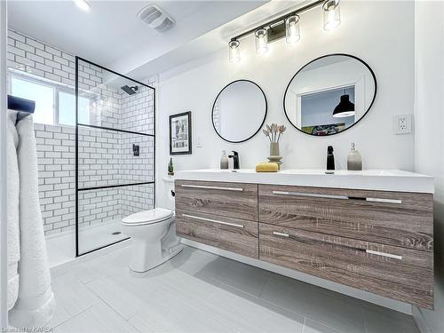 4 Booth Avenue, Kingston, ON - Indoor Photo Showing Bathroom
