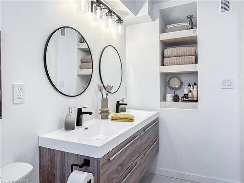 4 Booth Avenue, Kingston, ON - Indoor Photo Showing Bathroom