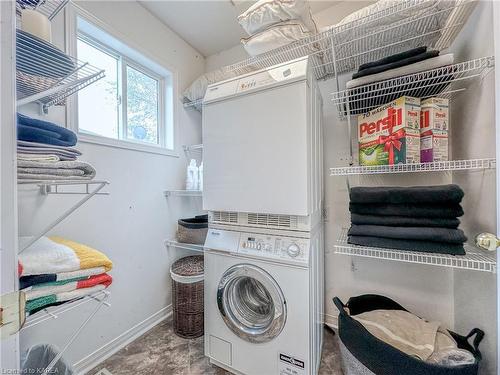 1039 Finch Street, Kingston, ON - Indoor Photo Showing Laundry Room