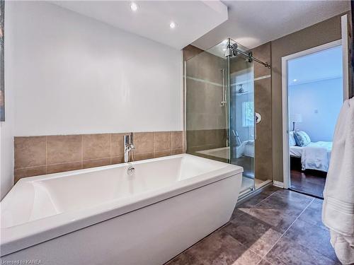 1039 Finch Street, Kingston, ON - Indoor Photo Showing Bathroom