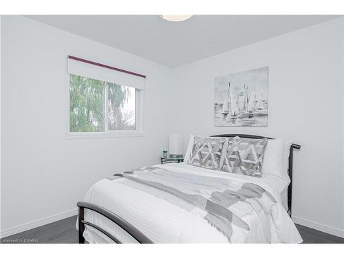 1039 Finch Street, Kingston, ON - Indoor Photo Showing Bedroom