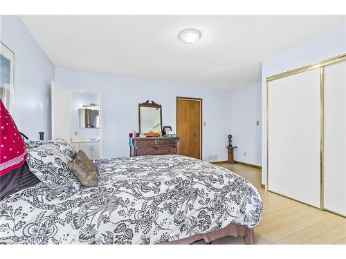 2 Centre Street, Westport, ON - Indoor Photo Showing Bedroom