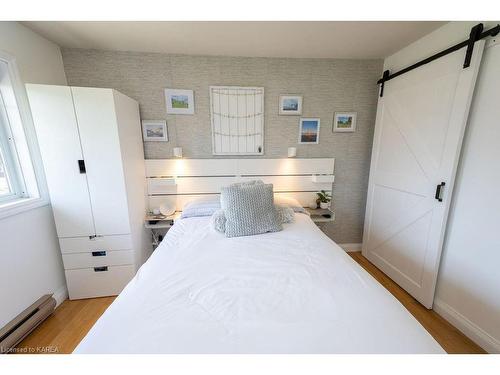 19 Redden Street, Kingston, ON - Indoor Photo Showing Bedroom