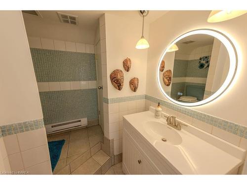 19 Redden Street, Kingston, ON - Indoor Photo Showing Bathroom