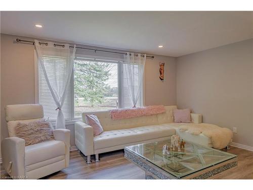 430 Highway 15, Seeleys Bay, ON - Indoor Photo Showing Living Room