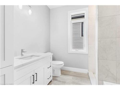 628 Graceland Avenue, Kingston, ON - Indoor Photo Showing Bathroom