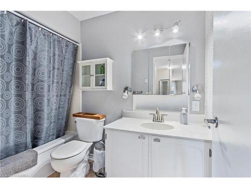 105-358 Queen Mary Road, Kingston, ON - Indoor Photo Showing Bathroom