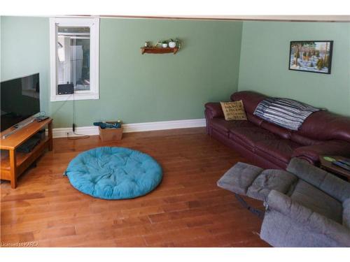 254 River Street W, Tweed, ON - Indoor Photo Showing Living Room