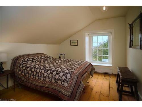 2165 Rutledge Road, Sydenham, ON - Indoor Photo Showing Bedroom