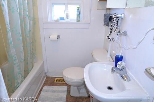 262 Macdonnell Street, Kingston, ON - Indoor Photo Showing Bathroom