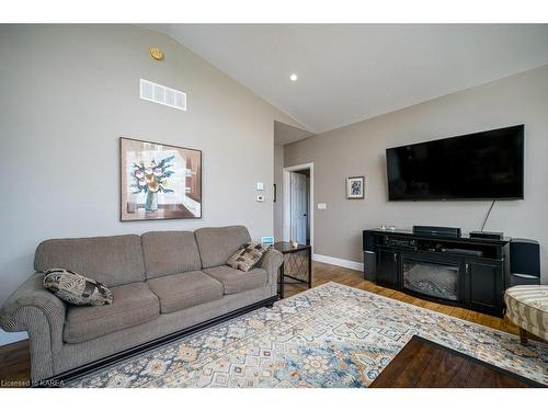 2516 County Road 9, Napanee, ON - Indoor Photo Showing Living Room