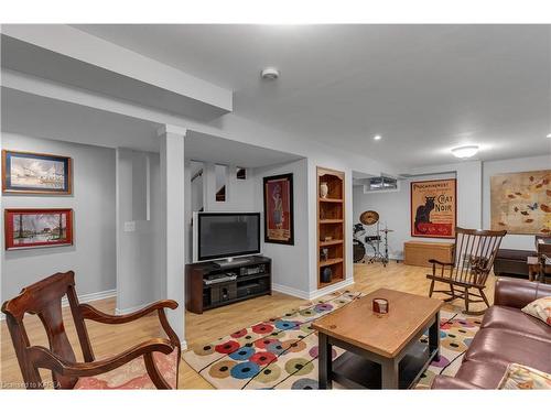 454 Barnsley Crescent, Kingston, ON - Indoor Photo Showing Living Room