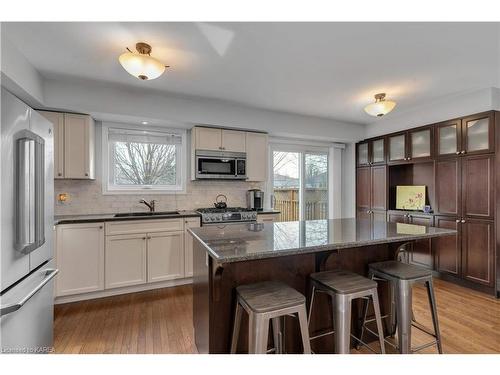 454 Barnsley Crescent, Kingston, ON - Indoor Photo Showing Kitchen With Upgraded Kitchen