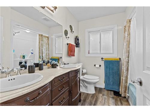 185 Elm Street, Gananoque, ON - Indoor Photo Showing Bathroom