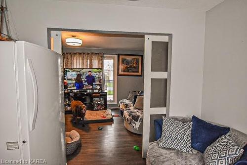 3 Cornell Avenue, Amherstview, ON - Indoor Photo Showing Living Room
