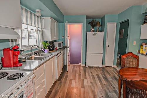 3 Cornell Avenue, Amherstview, ON - Indoor Photo Showing Kitchen With Double Sink