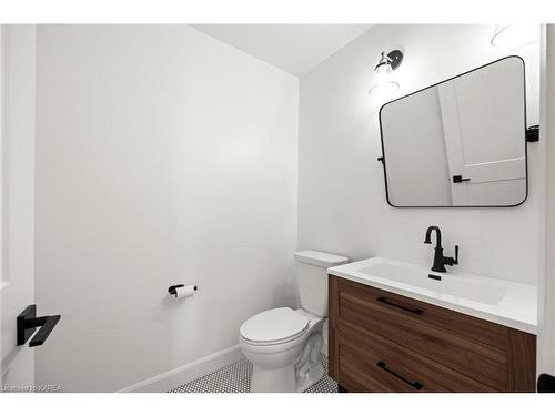 725 Squirrel Hill Drive, Kingston, ON - Indoor Photo Showing Bathroom