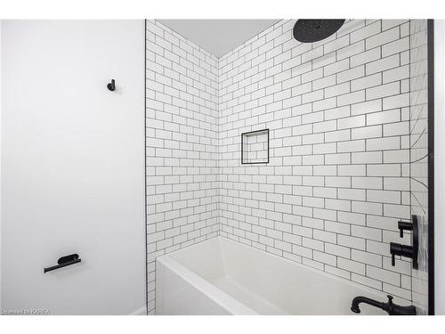 725 Squirrel Hill Drive, Kingston, ON - Indoor Photo Showing Bathroom
