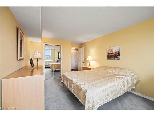703-675 Davis Drive, Kingston, ON - Indoor Photo Showing Bedroom