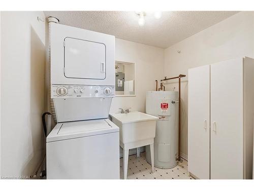 703-675 Davis Drive, Kingston, ON - Indoor Photo Showing Laundry Room