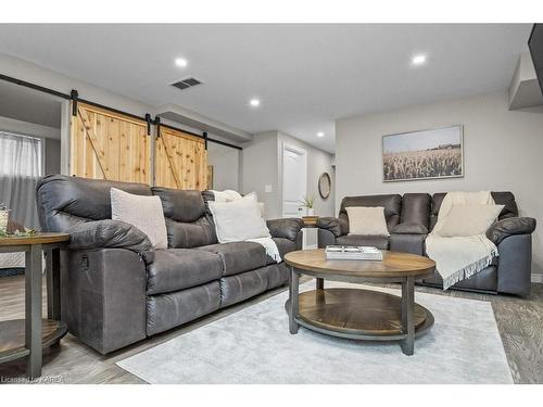 92 Schooner Drive, Kingston, ON - Indoor Photo Showing Living Room