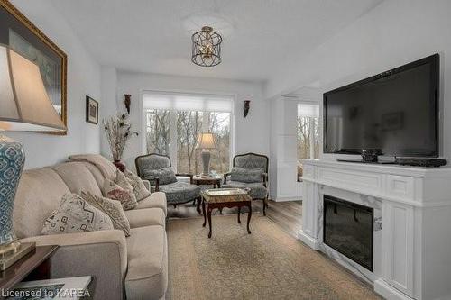 675 Arthur Street, Gananoque, ON - Indoor Photo Showing Living Room With Fireplace