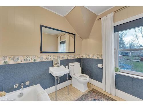 285 Thomas Street, Deseronto, ON - Indoor Photo Showing Bathroom