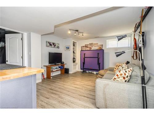 1201 Wheathill Street, Kingston, ON - Indoor Photo Showing Living Room