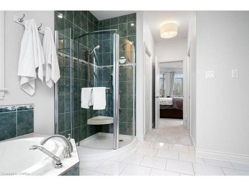 710 Kananaskis Drive, Kingston, ON - Indoor Photo Showing Bathroom