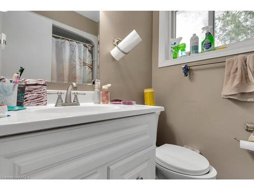 997 Sprucewood Crescent, Kingston, ON - Indoor Photo Showing Bathroom