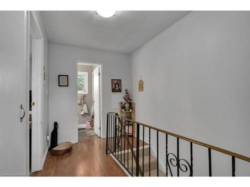 997 Sprucewood Crescent, Kingston, ON - Indoor Photo Showing Other Room