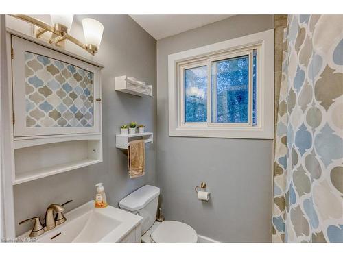 119 Purdy Road, Bath, ON - Indoor Photo Showing Bathroom