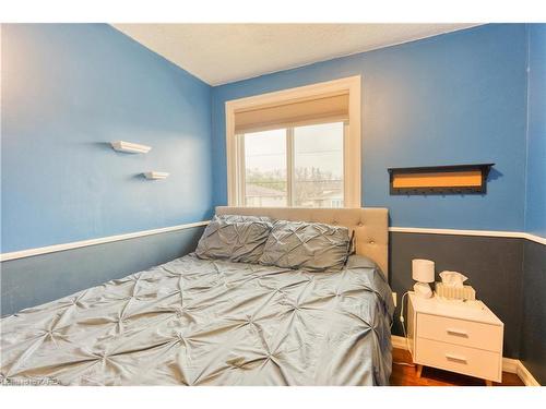119 Purdy Road, Bath, ON - Indoor Photo Showing Bedroom