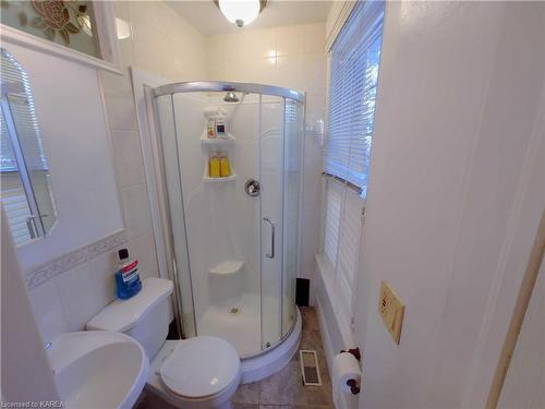 40 Ordnance Street, Kingston, ON - Indoor Photo Showing Bathroom