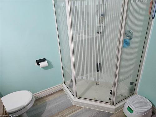 909 Uxbridge Crescent, Kingston, ON - Indoor Photo Showing Bathroom