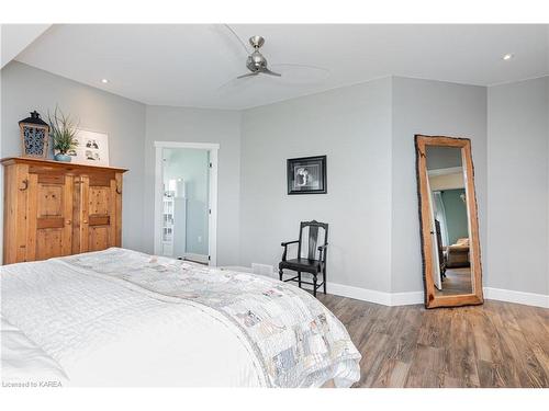332 Spithead Road, Howe Island, ON - Indoor Photo Showing Bedroom