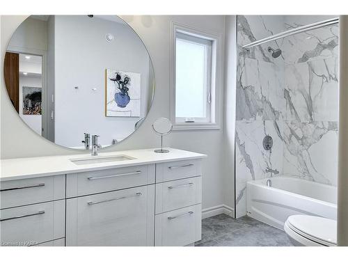 206-1005 Terra Verde Way, Kingston, ON - Indoor Photo Showing Bathroom