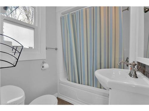 423 Palace Road, Kingston, ON - Indoor Photo Showing Bathroom